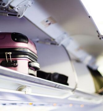 maleta en cabina de avion 2022