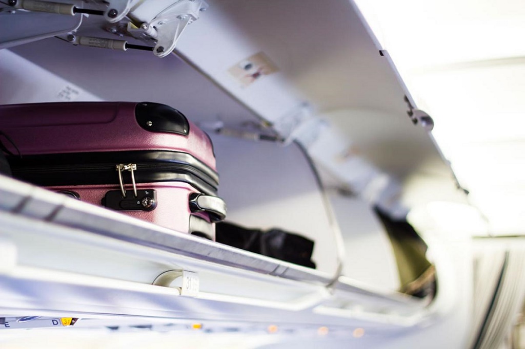 maleta en cabina de avion 2022